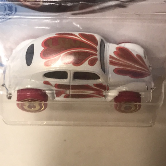 Hotwheels 1yr only 2021 holiday racers valentines 62 Volkswagenbug near mint - Picture 8 of 8